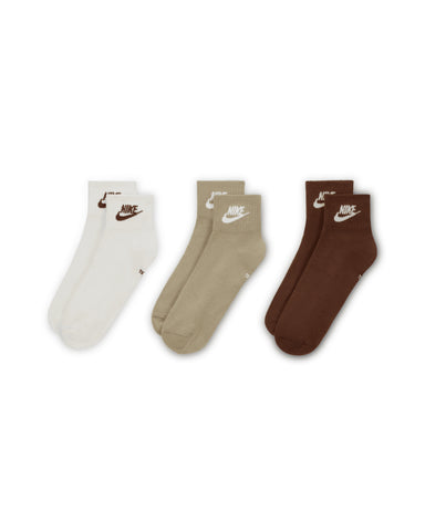 NIKE EVERYDAY ESSENTIAL