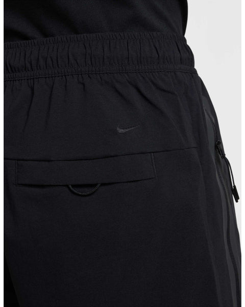 TECH WOVEN SHORT