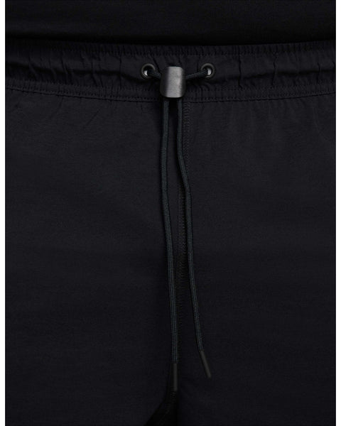 TECH WOVEN SHORT